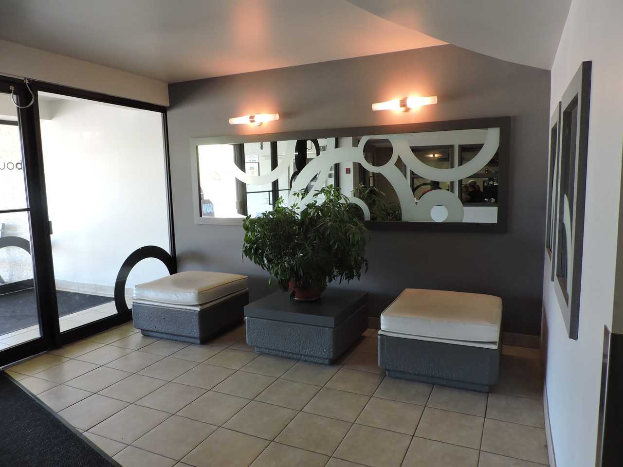 Boulton Estates Apartments 690 Kenaston Blvd, Winnipeg, MB R3N 1Z3