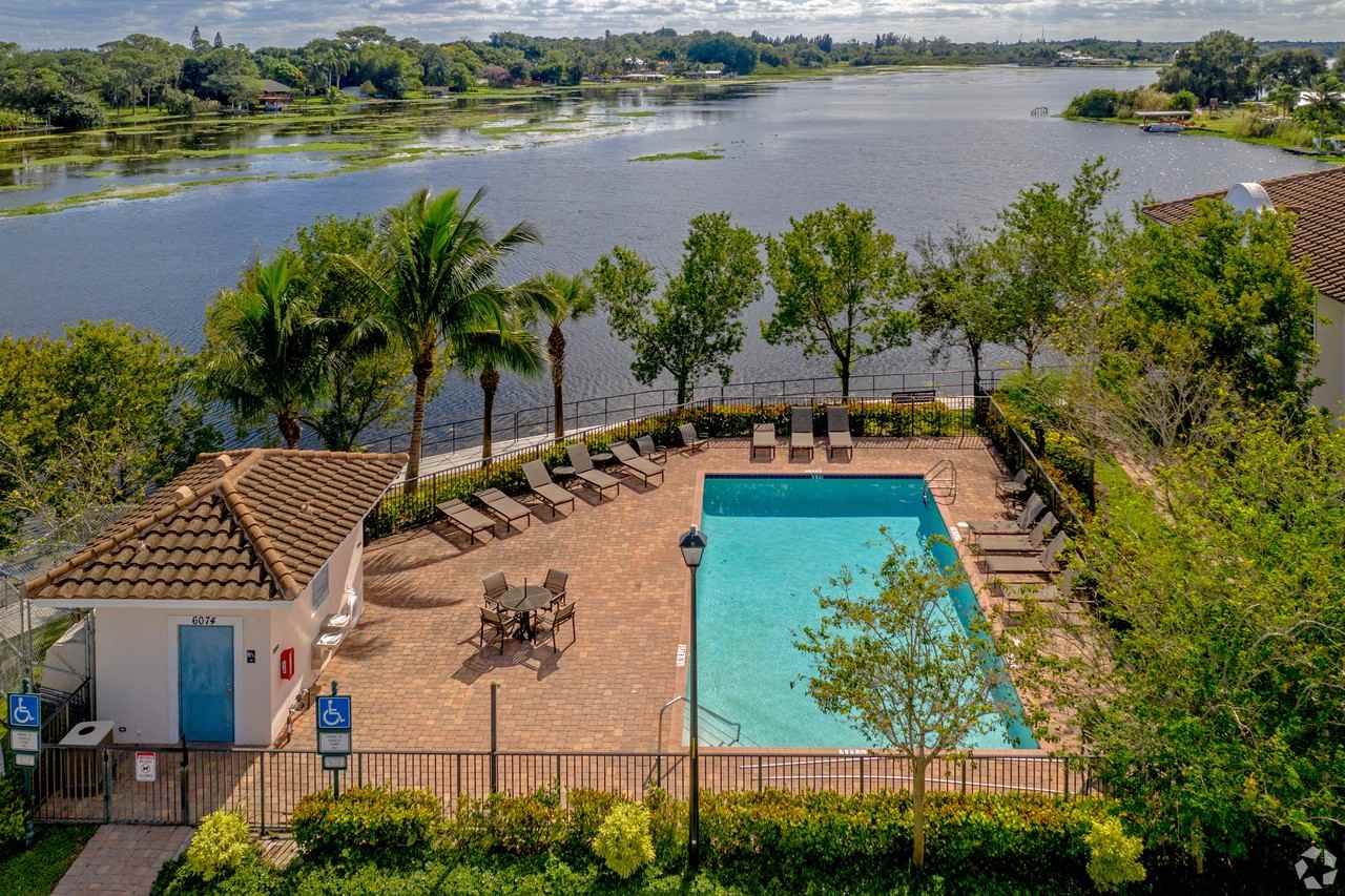 Bridgewater at Lake Osborne Apartments 6116 Yellow Sun Dr, Lake Worth