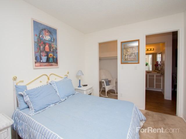 Lake Mead Estates Apartments 2068 N Nellis Blvd, Las Vegas, NV 89115