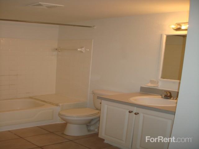 Fernwood Grove Garden Apartments 4900 N MacDill Ave, Tampa, FL 33614