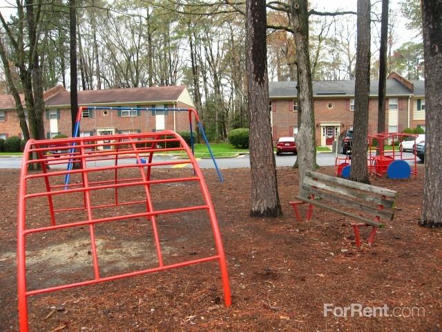 Wendwood Square Apartments 100 Radcliff Ln, Newport News, VA 23602