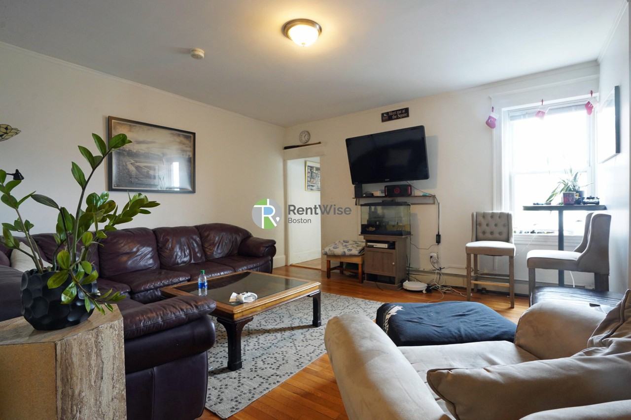 489 E Broadway 4, Boston, MA 02127 3 Bedroom Apartment for Rent