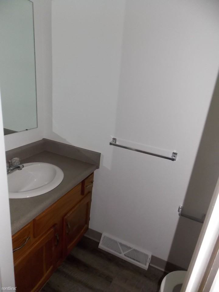 Burton East Townhomes Apartments 3800 Burton St Se, Grand Rapids, MI