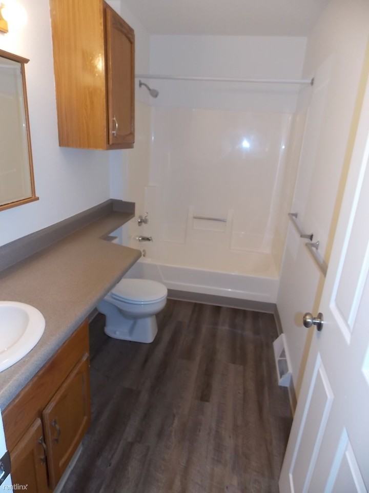 Burton East Townhomes Apartments 3800 Burton St Se, Grand Rapids, MI