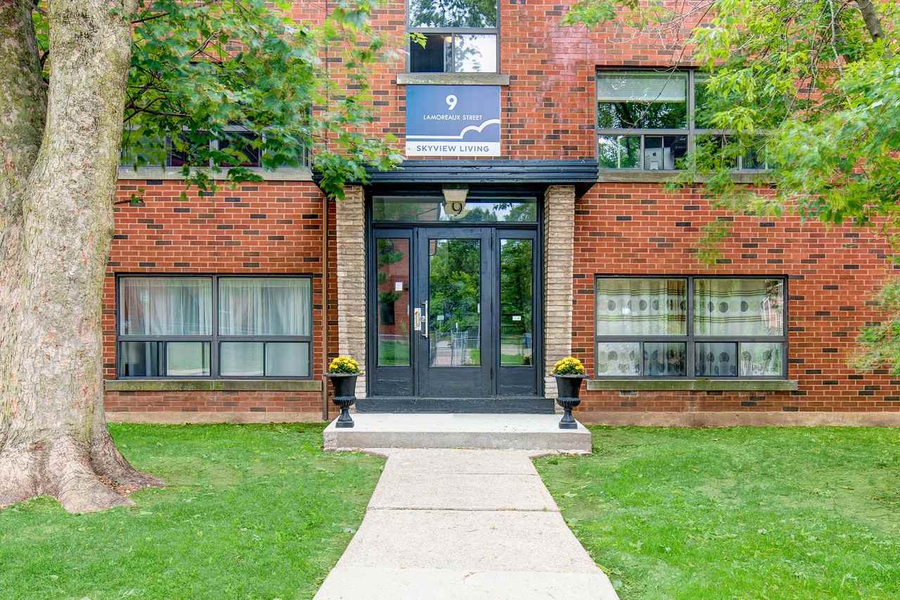 Lamoreaux Gardens Apartments 47 Strathcona Ave N, Hamilton, ON L8R