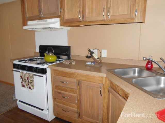 Queen Anne Courts Apartments 17701 Kenyon Ave, Lakeville, MN 55044