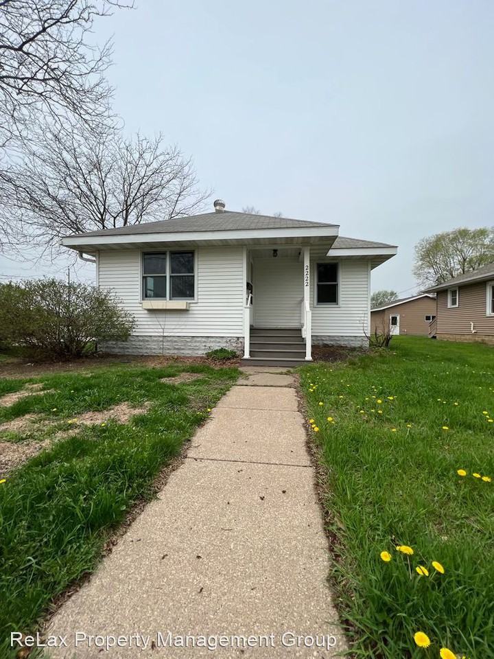 2222 16th St S, La Crosse, WI 54601 4 Bedroom Apartment for Rent