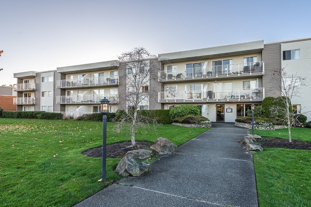 Lochside Apartments 2530 Mount Newton Cross Rd, Central Saanich, BC