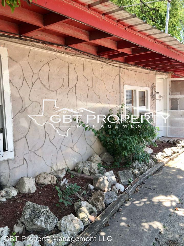 All Bills Paid Apartments 2407 Quintana Rd, San Antonio, TX 78211