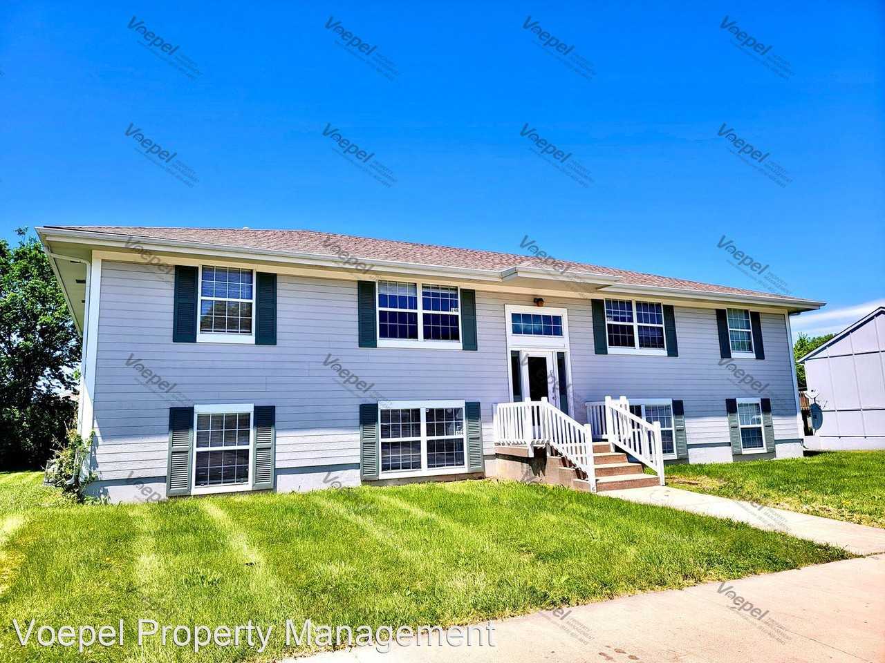 144 150 Crest Drive Apartments in Raymore, MO 64083 Zumper