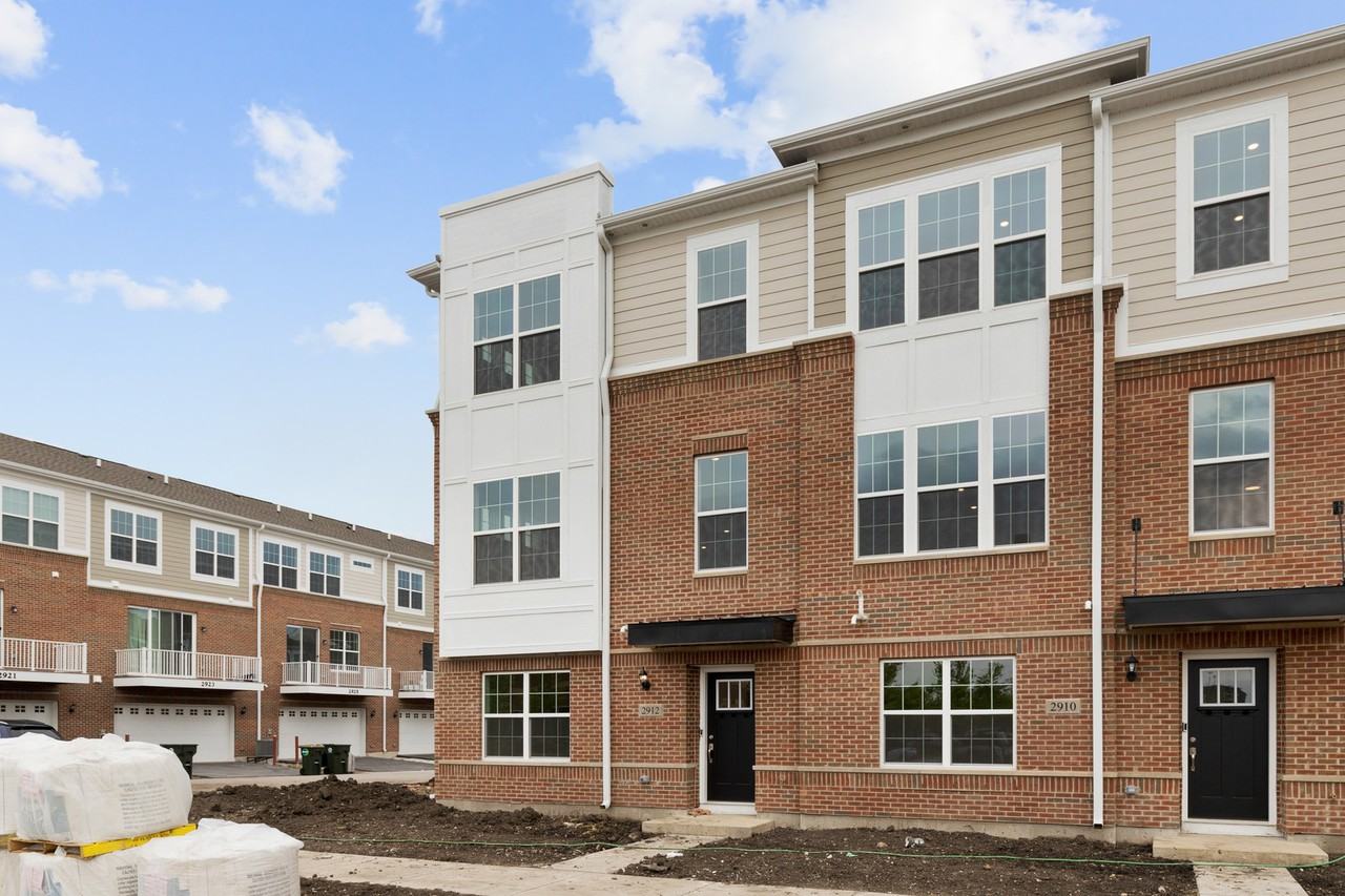 2912 Reflection Dr, Naperville, IL 60564 3 Bedroom Apartment for Rent