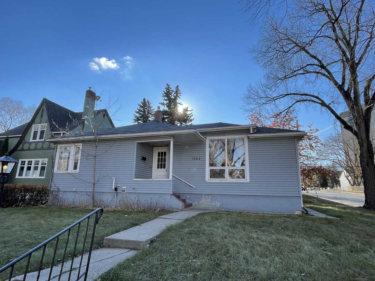 2 Bedroom Upper Unit in Varsity View Apartments 1302 Elliott St