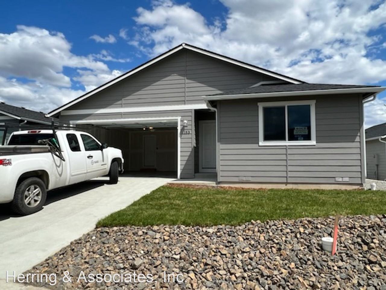 1153 S New Oak Ln, East Wenatchee, WA 98802 3 Bedroom Apartment for