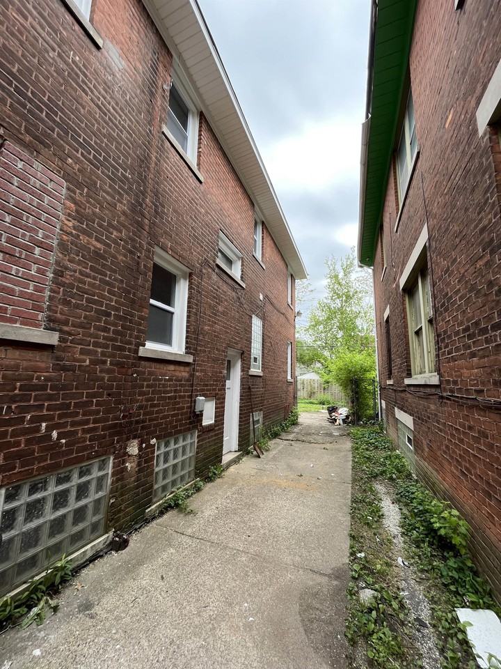 3003 Calvert St 1, Detroit, MI 48206 3 Bedroom Apartment for Rent for
