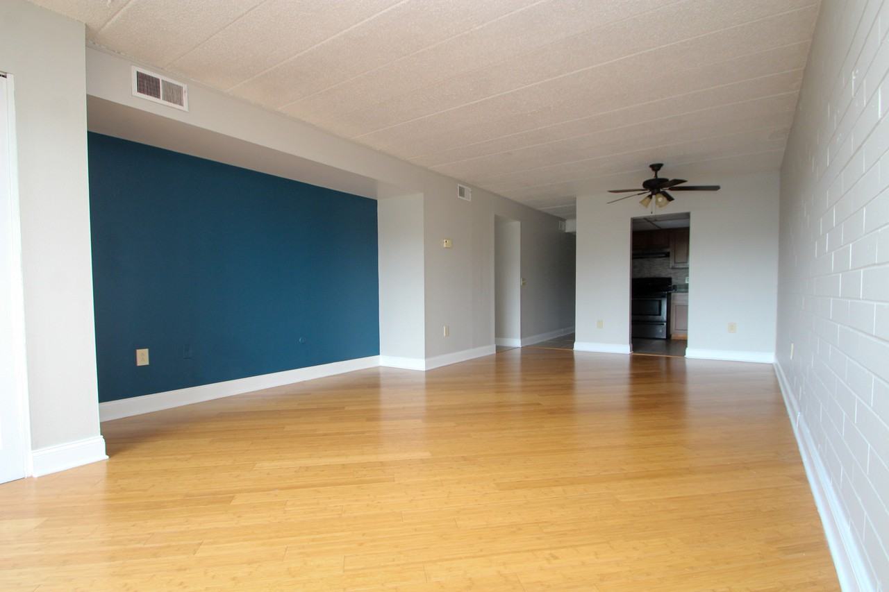 500 HOODRIDGE DRIVEAPT 107 107, Castle Shannon, PA 15234 2 Bedroom