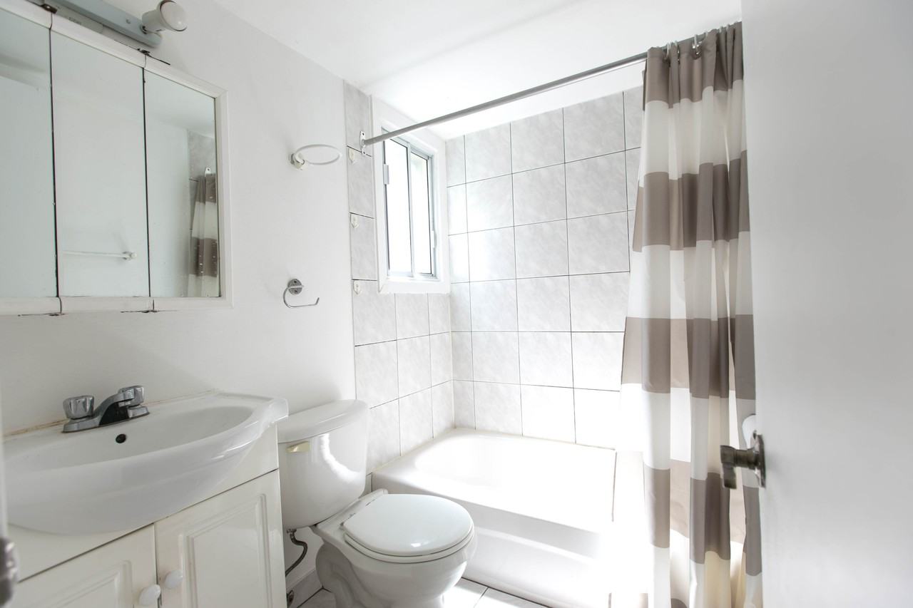 3315, 3331 & 3341 Maréchal 4600 Queen Mary Apartments 3315 3315/3331