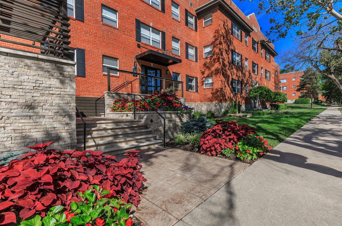 Infinity at Plaza West Apartments 4440 Roanoke Pkwy, Kansas City, MO