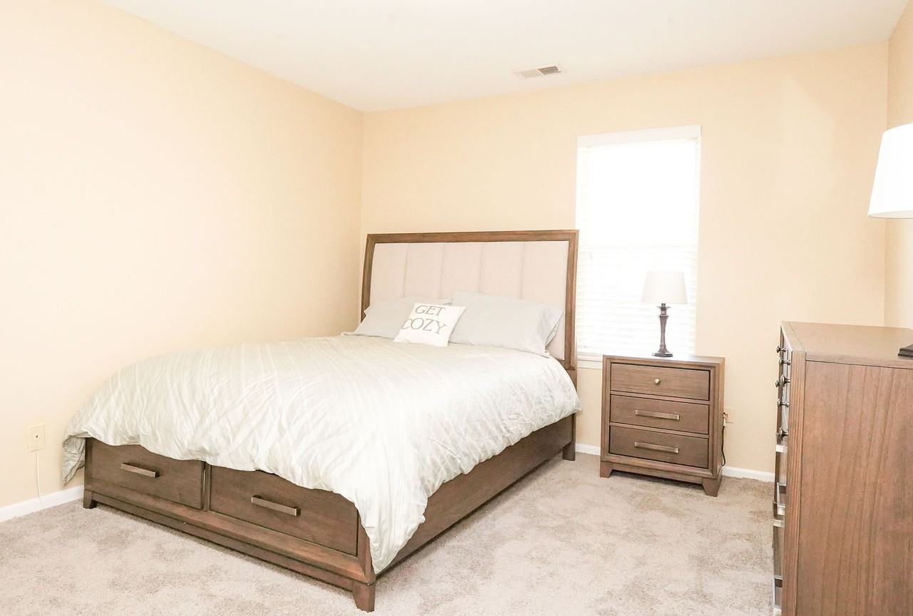 Autumn Run Apartments 1627 Country Lakes Dr, Naperville, IL 60563