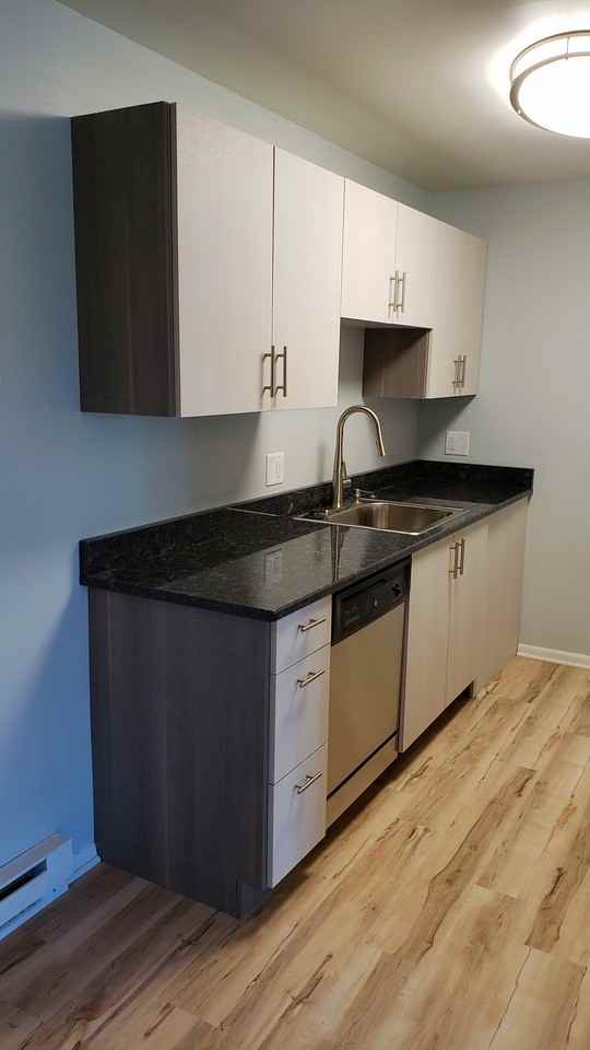 Camelot Apartments 1426 16th Ave 1462, Kenosha, WI 53140 Zumper