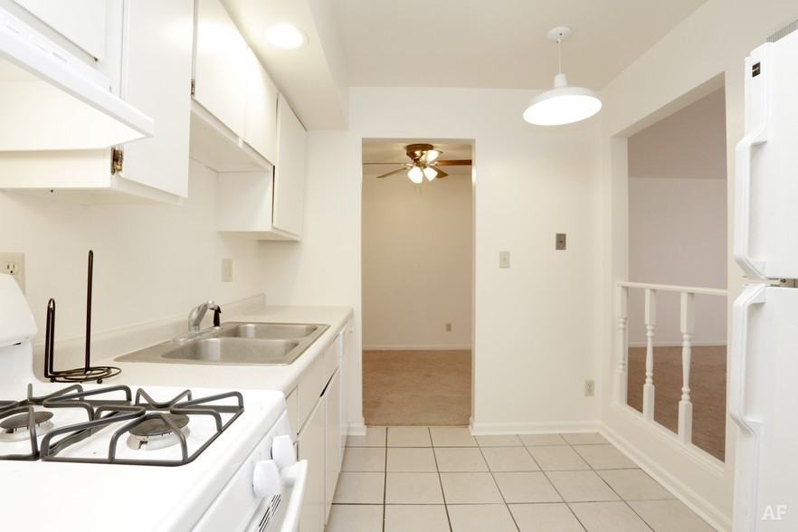 Versailles Place Apartments 5145 E State St, Rockford, IL 61108 Zumper