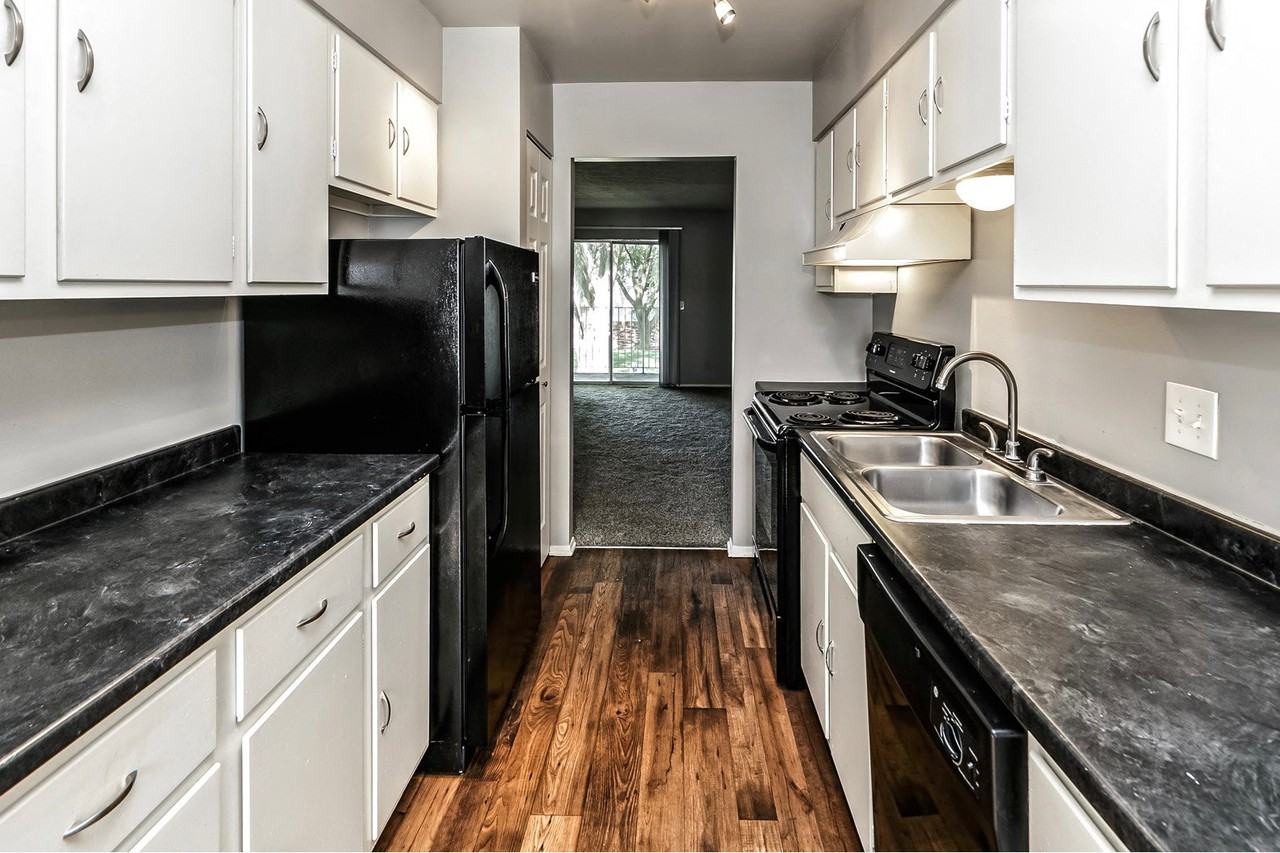 Terrace Garden Townhomes Apartments 10100 Grand Plz, Omaha, NE 68134