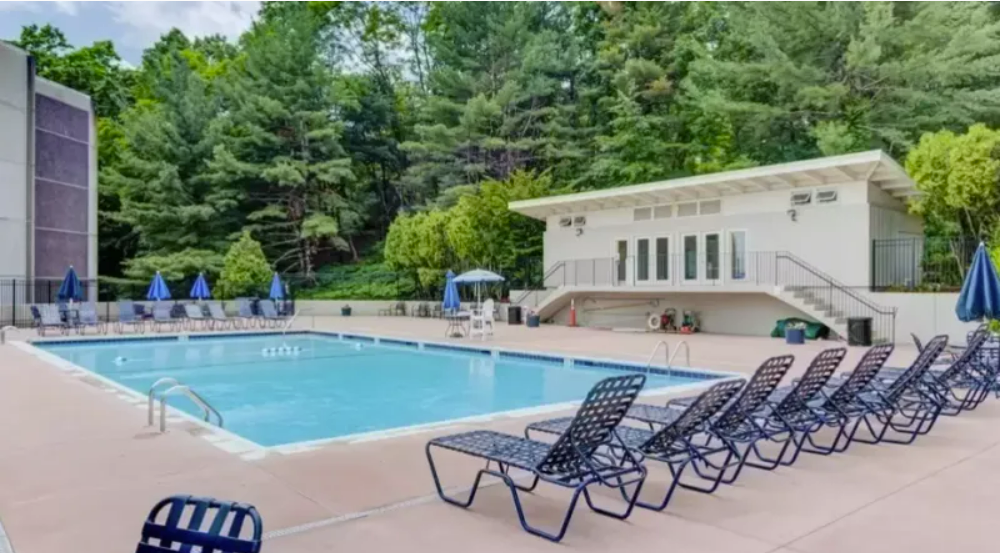 Chapel Hill Condos Apartments 1550 Worcester Road 504, Framingham