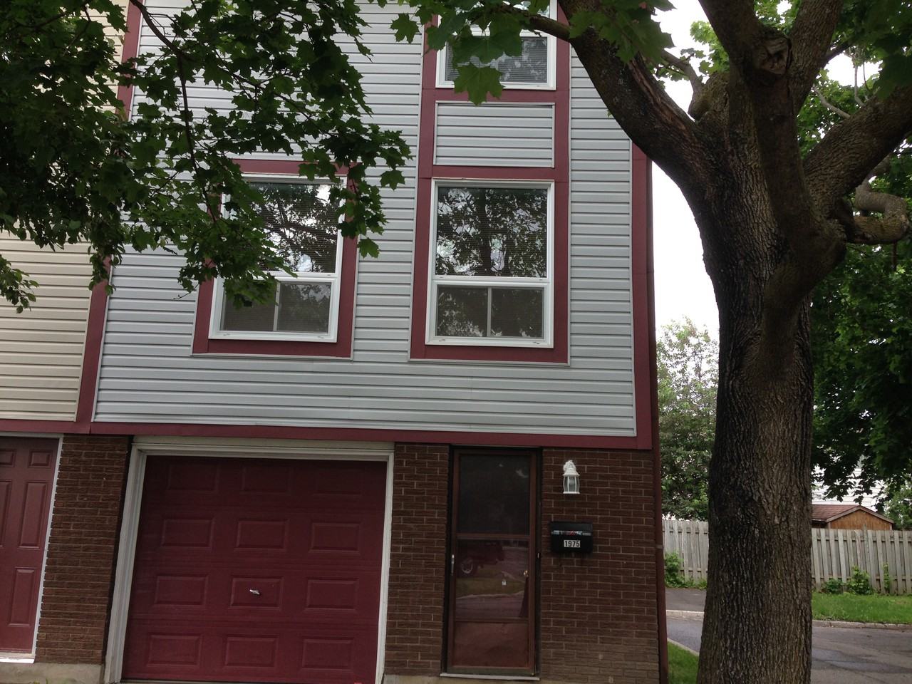 1975 Greenway Park Apartments 1975 Greenway Pk, Ottawa, ON K1B 5A9