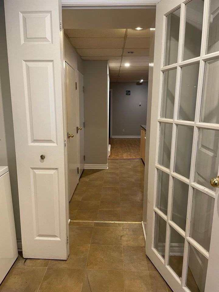 917 B 917 Bronson Avenue, Ottawa, ON K1S 4G8 1 Bedroom Apartment for