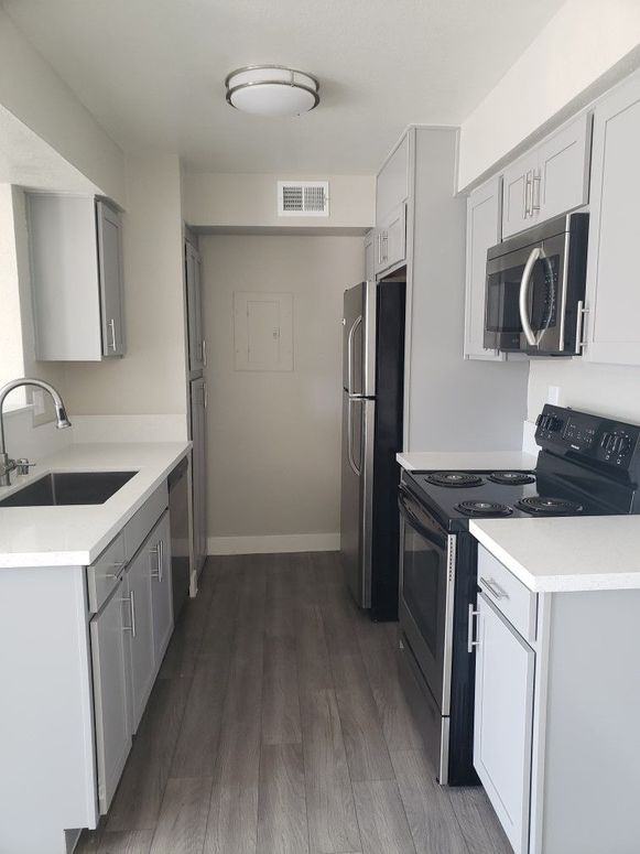 Tides at Walnut Park Apartments 3985 E Cheyenne Ave, Las Vegas, NV