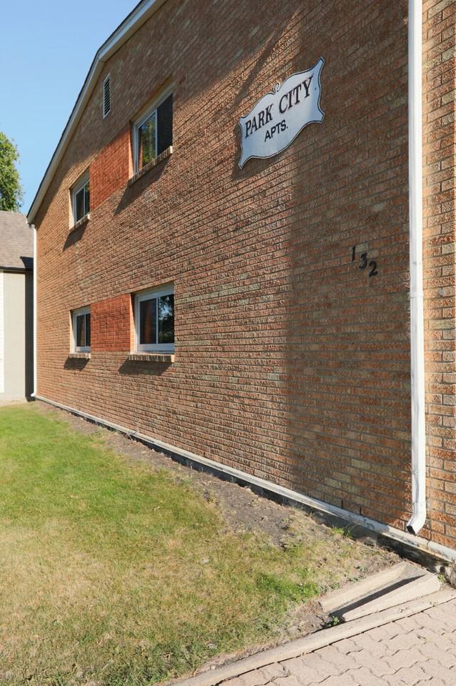 Park City Apartments 132 Kildare Ave E, Winnipeg, MB R2C 0P2 Zumper