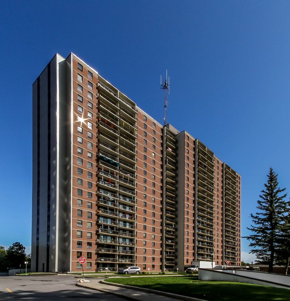 665 BATHGATE DR 1202 WITH POOL Apartments 665 Bathgate Dr, Ottawa