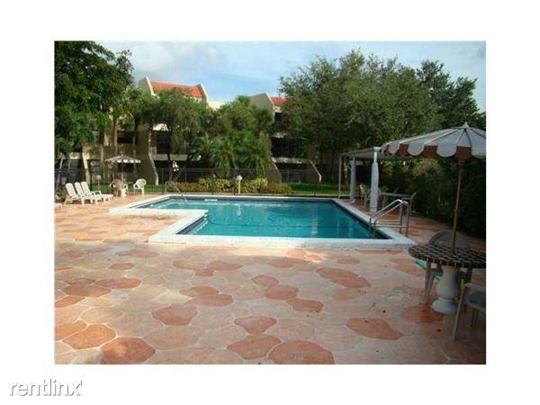 Racquet Club 6 At Bonaventure 5 Condo Apartments 215 Lakeview Dr