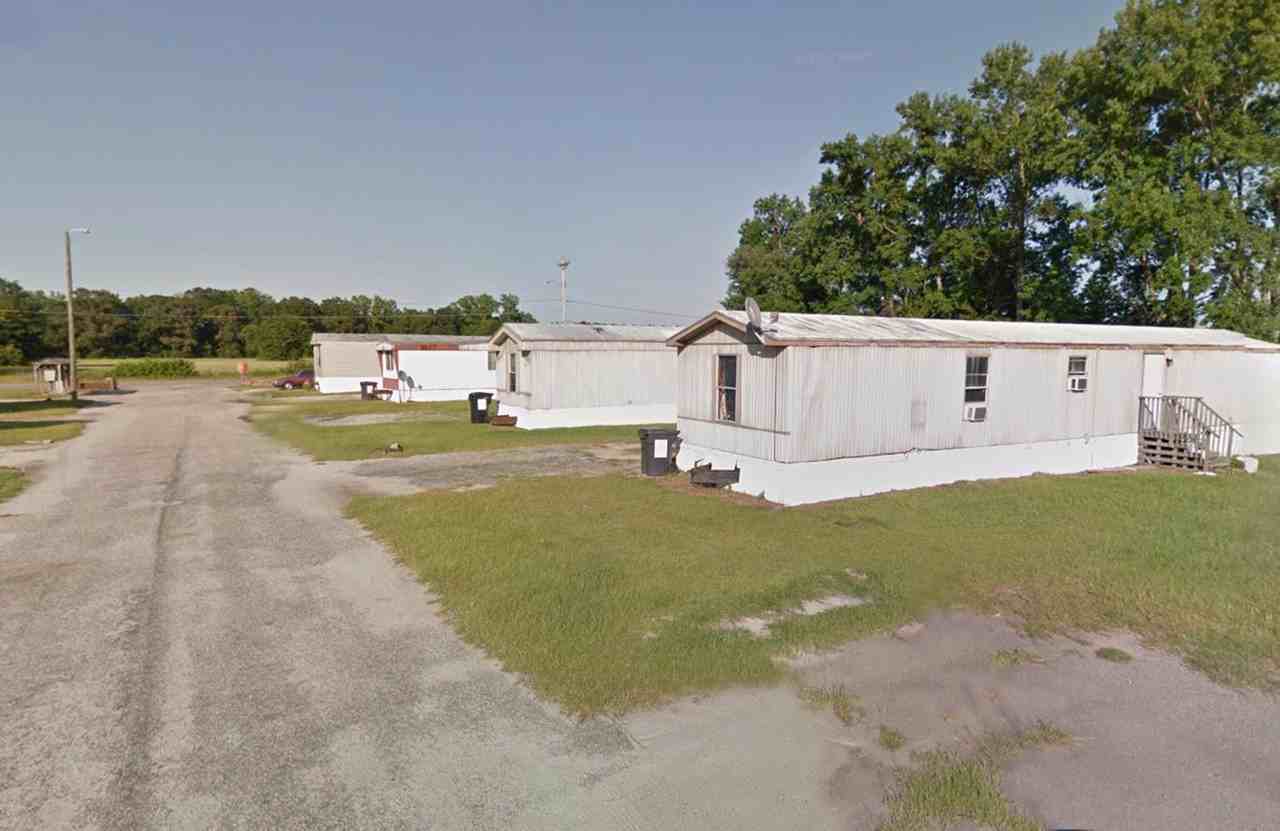 Schoolview MHP Apartments 555 Crandlemire Rd, Lumberton, NC 28358