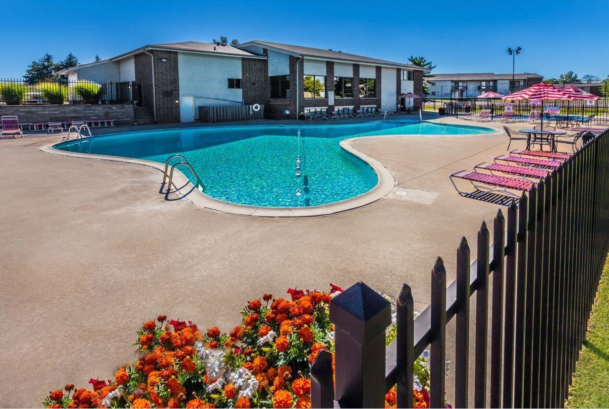 Oakbrook Village Apartments 6098 Rd, Indianapolis, IN