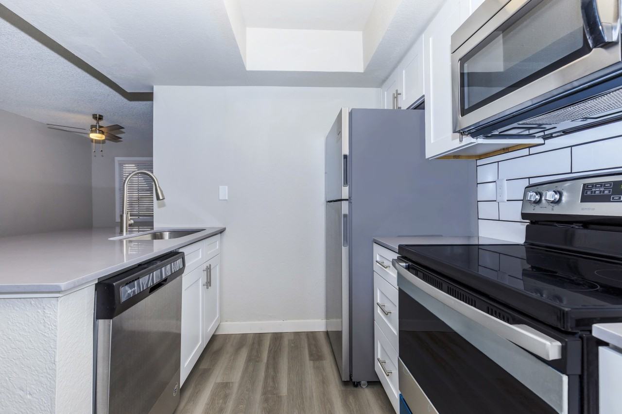 Tides at Paradise Valley Apartments 15202 N 40th St, Phoenix, AZ