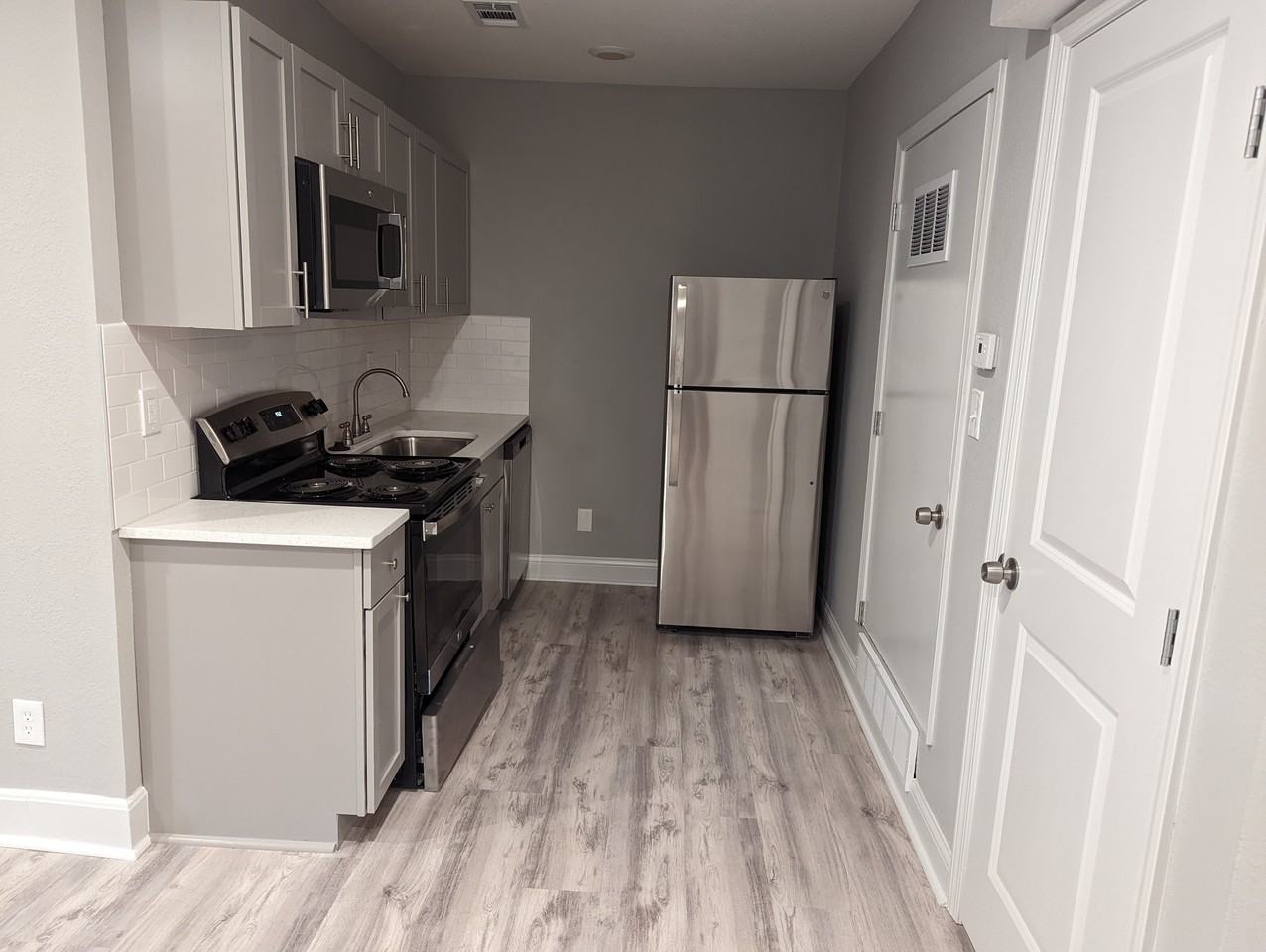 Brand New 1 bedroom aptm! ONE MONTH FREE rent! Apartments 1207 East