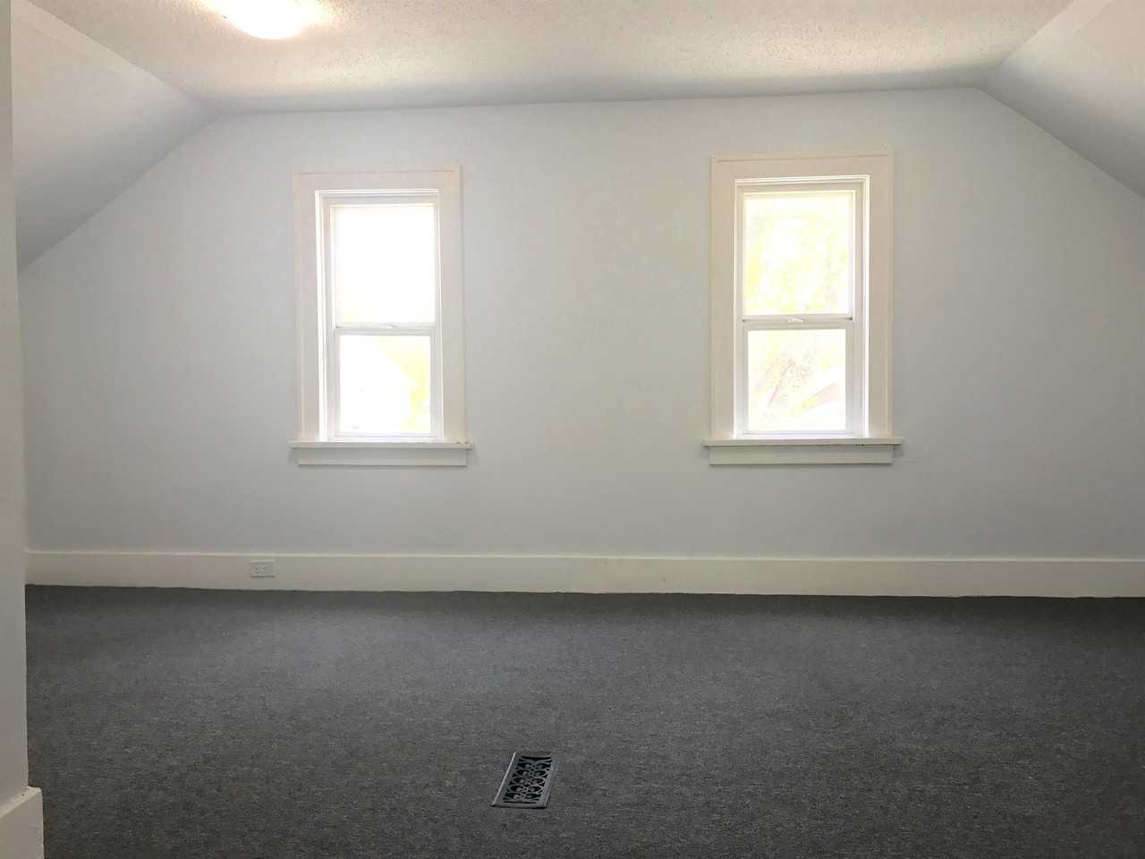 2056 Wallace Street Apartments 2056 Wallace St, Regina, SK S4N 4A4