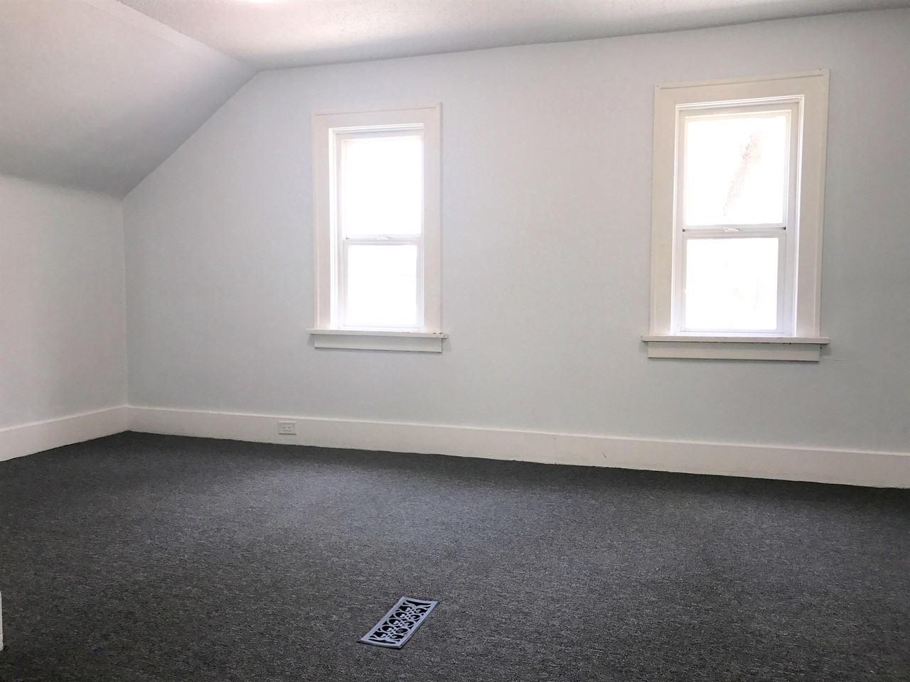 2056 Wallace Street Apartments 2056 Wallace St, Regina, SK S4N 4A4