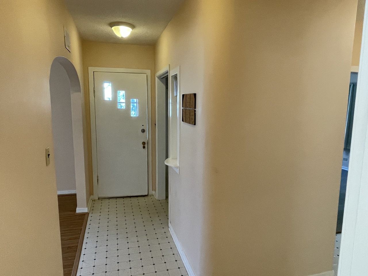 2 Bedroom Upper Unit in Varsity View Apartments 1302 Elliott St