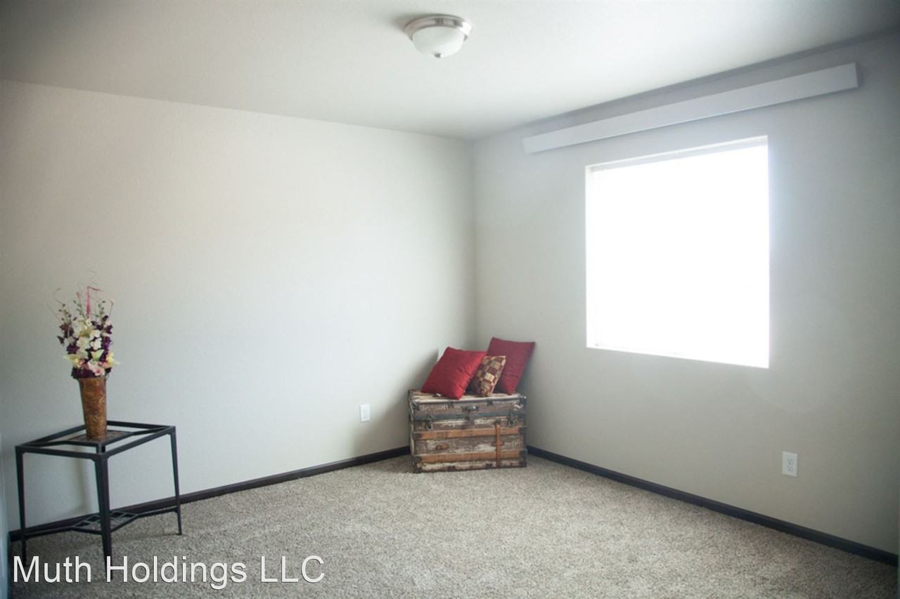 Madison Park Apartments 4911, 4931, 4923, 4943 Haines Ave 4931