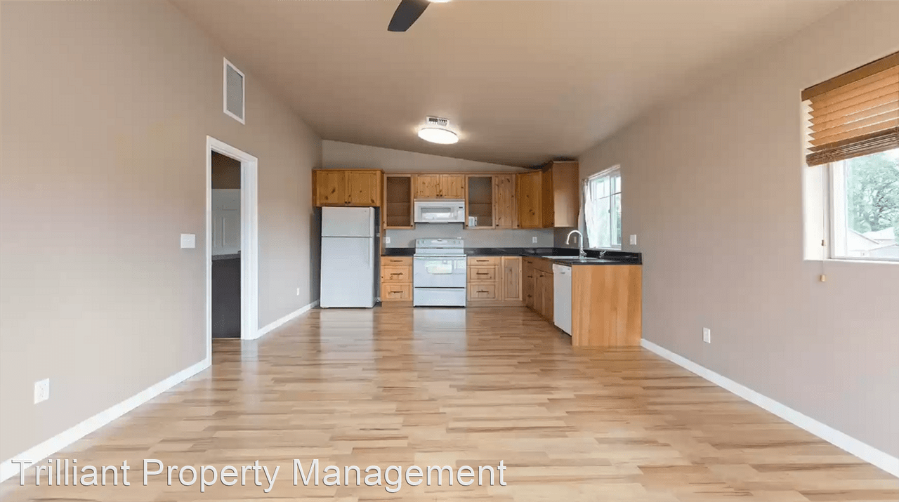 Recently Updated Duplex in fantastic location!! Home features spacious