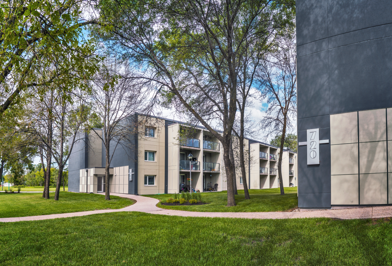 Kimberly Gardens Apartments 720 & 720 Grey Street, Winnipeg, MB R2K