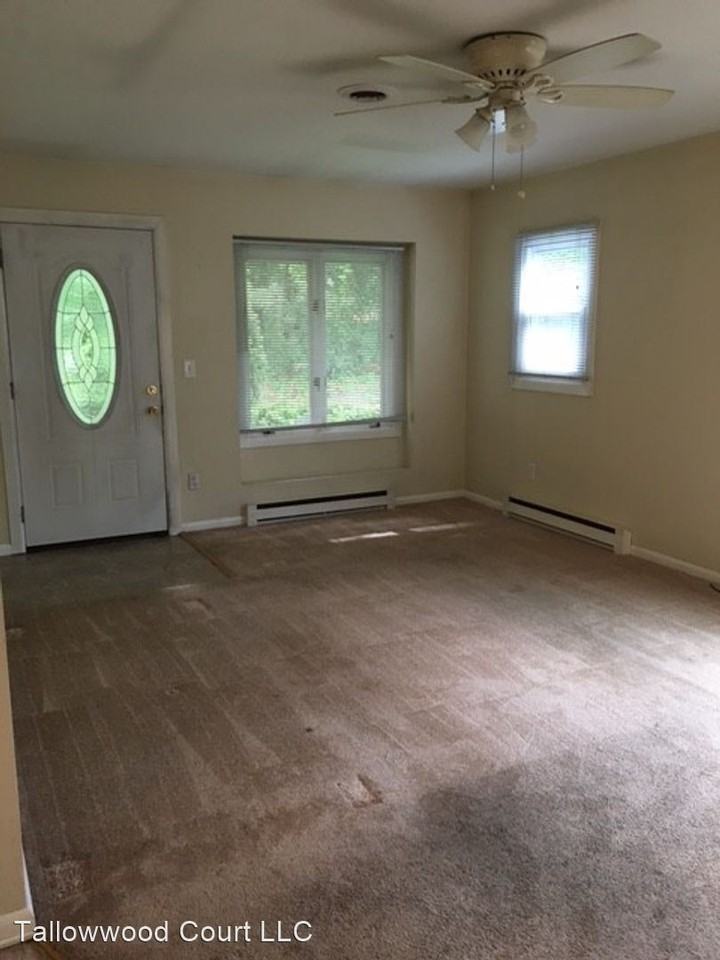 2BR/1BA Tallowwood Court Townhouse Apartments 214 Tallow Wood Dr