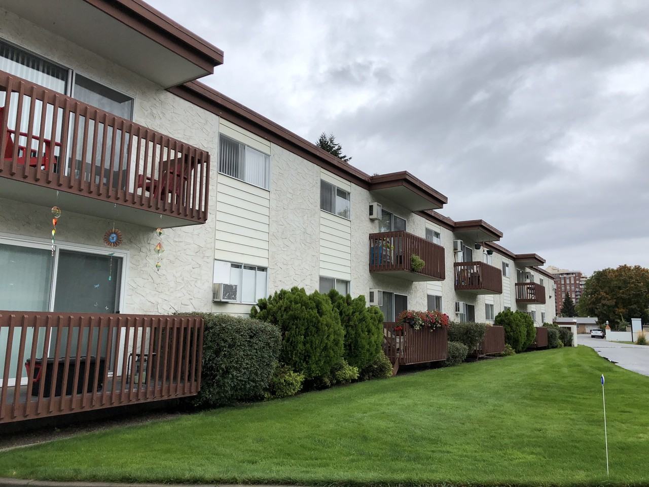 Lombardy Park Apartments 1311 1310, 1311, 1312, 1314 Lawson Avenue