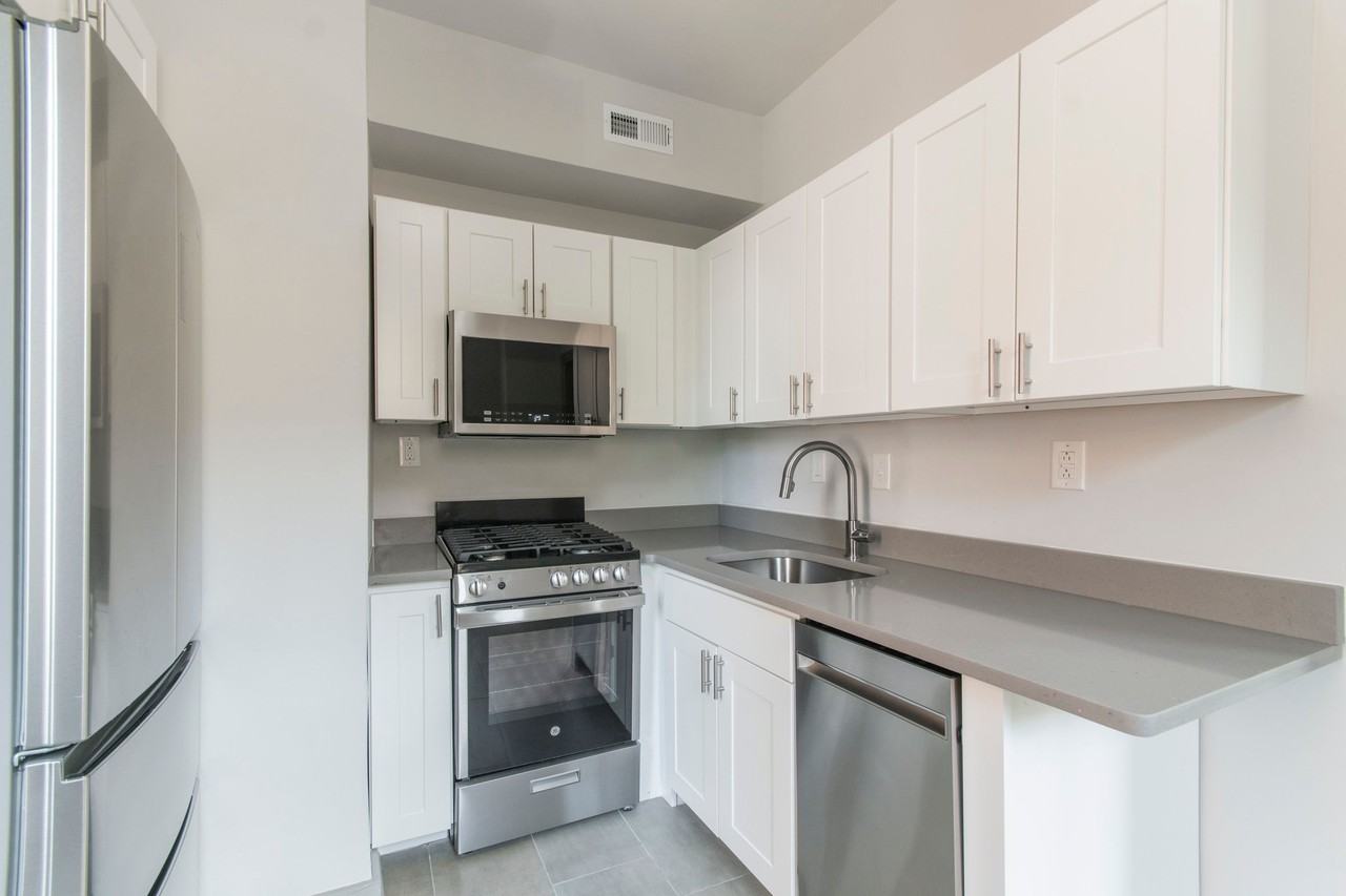 4335 Spruce St Unit 2F Apartments 4335 Spruce Street 2F