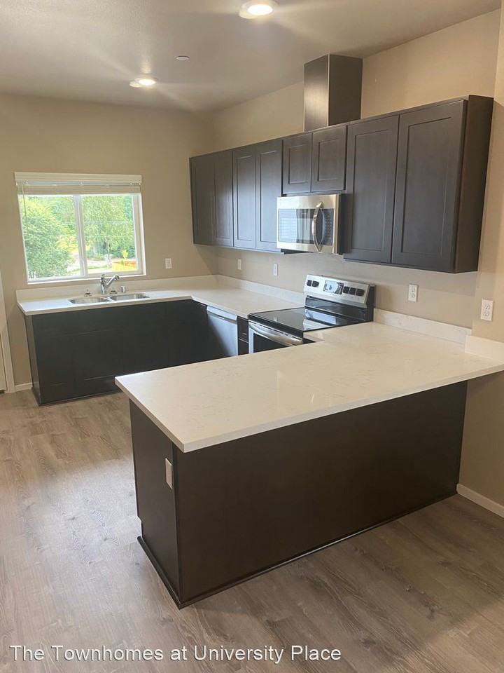 The Townhomes at University Place Apartments 73rd Avenue Ct W