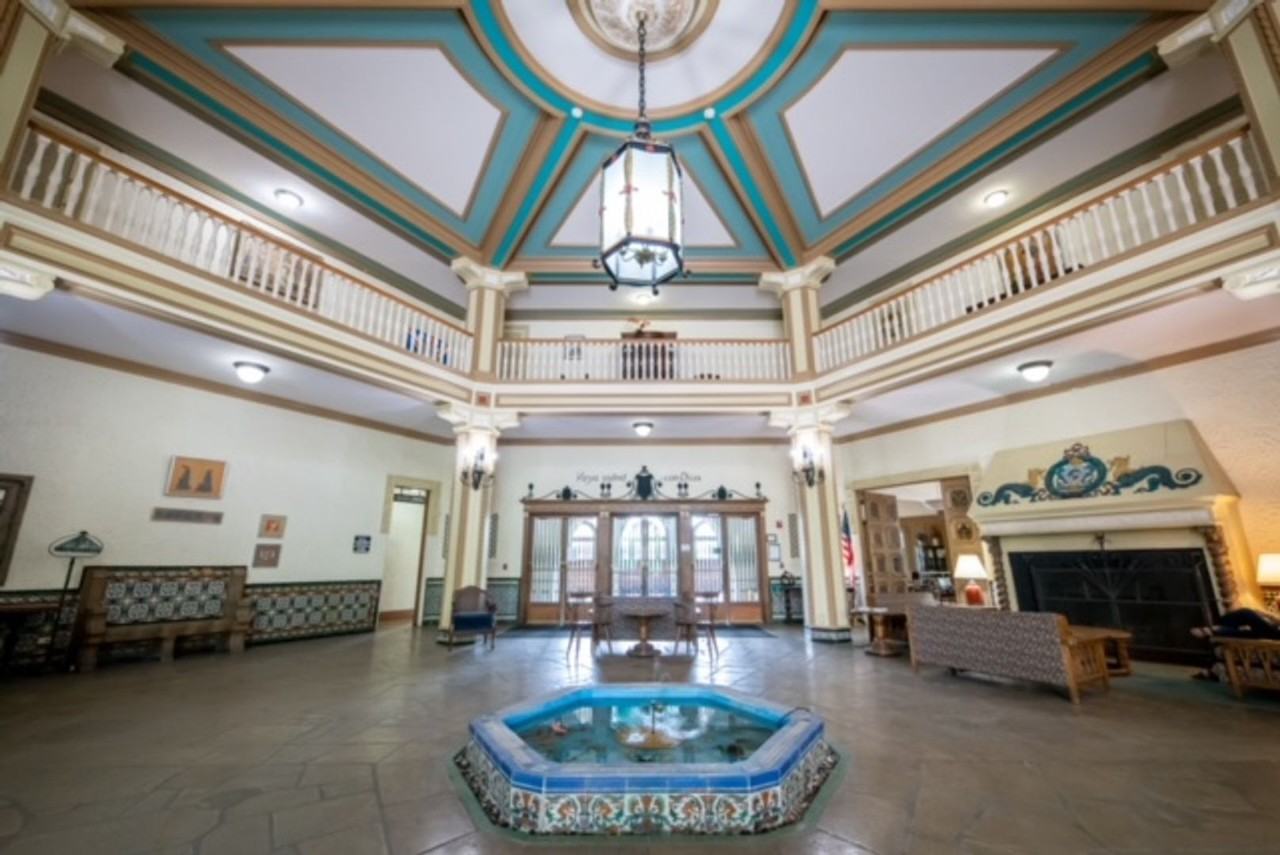 Alcazar Apartments 2450 Derbyshire Road, Cleveland Heights, OH 44106