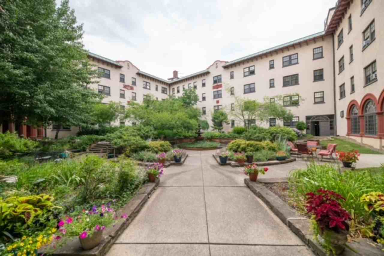 Alcazar Apartments 2450 Derbyshire Road, Cleveland Heights, OH 44106