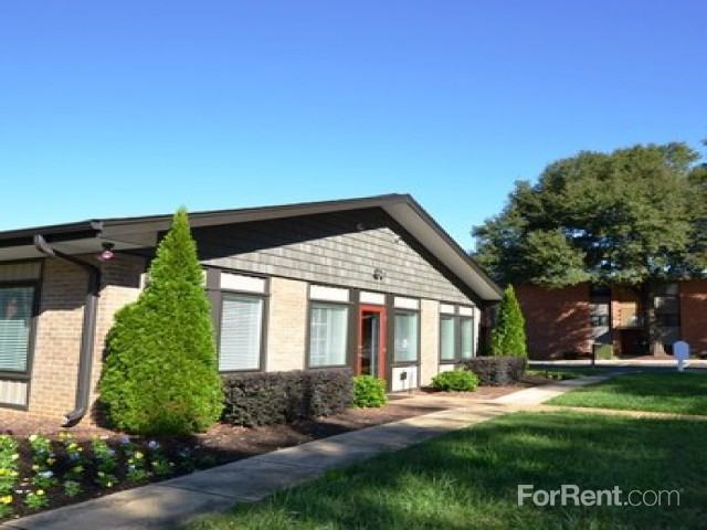 Aurora Apartments 1425 Eastcrest Dr, Charlotte, NC 28205 Zumper