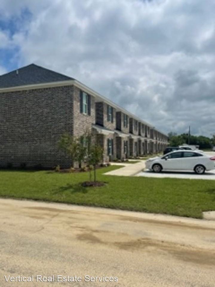 209 East Broad St Apartments 209 E Broad St, Darlington, SC 29532